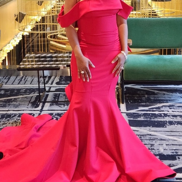 Beautiful Red Couture Gown - Picture 3 of 7